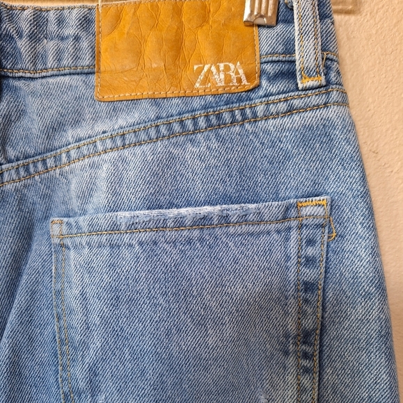 ZARA Distressed Mom Fit Jeans. Womens size 4 - Picture 6 of 7